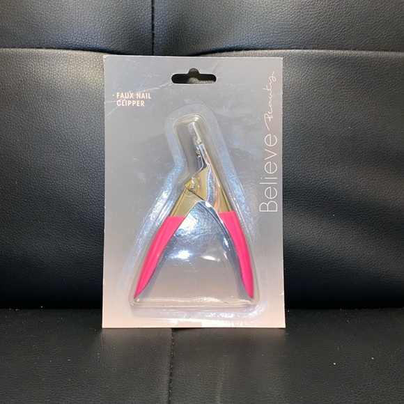 Faux Nail Clipper - Picture 1 of 2